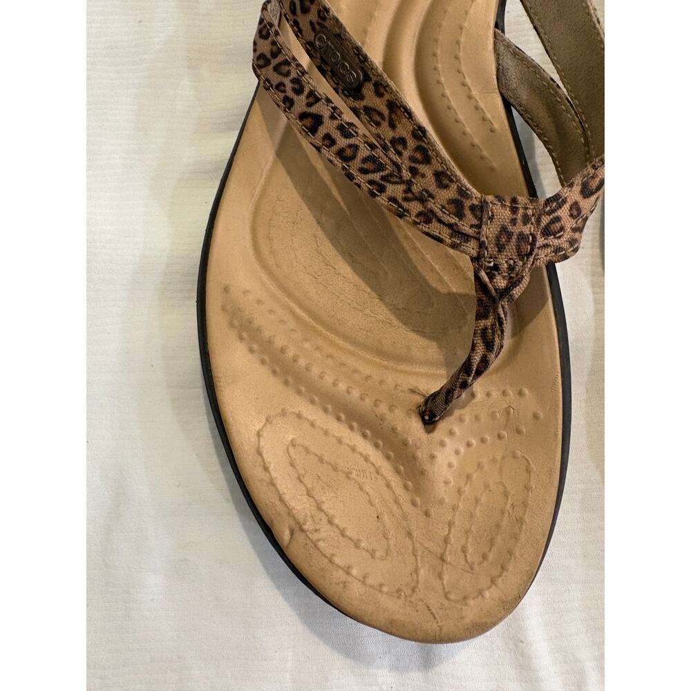 Crocs Women 11 Capri Flip Flop Sandals Leopard Print Wedge Dual Comfort Toe Post - Picture 3 of 13